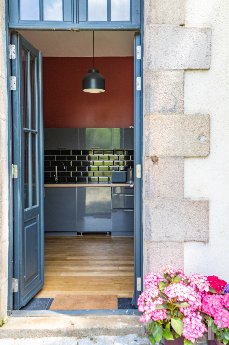 A set of two manor houses overlooks the Bay of Morlaix in Carantec on the north coast of Finistère - photo  n°12